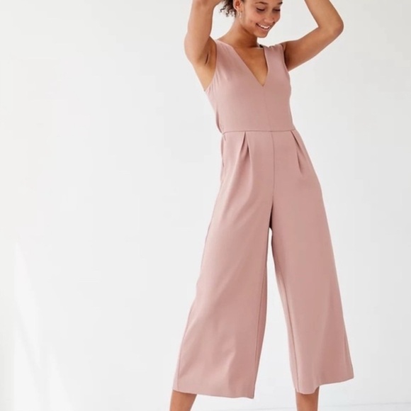 Babaton Pink V-Neck Jumpsuit with Wide-Leg Design - Picture 2 of 16